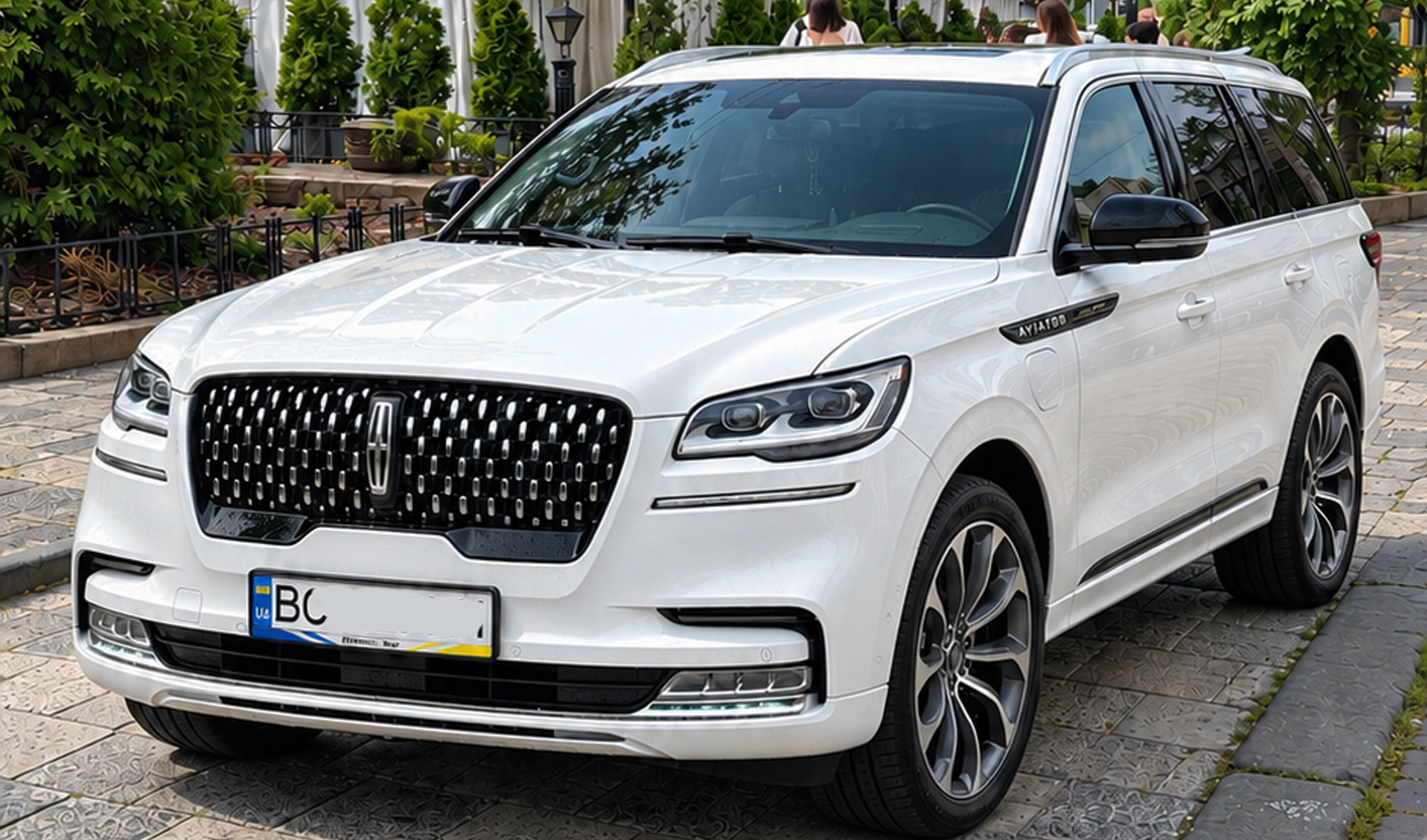 Авто на весілля у Львові Lincoln Aviator білого кольору