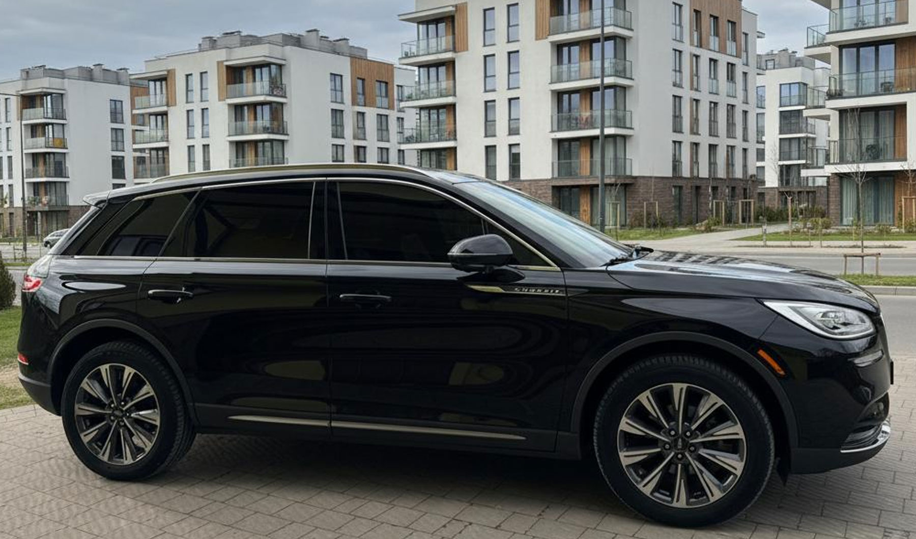 Весільний кортеж з авто бізнес класу Lincoln